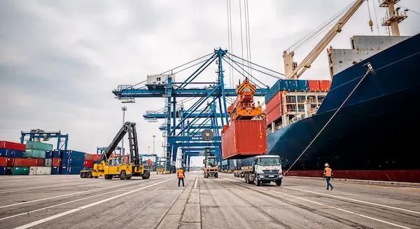 Qué factores influyen en los costos de importación y exportación